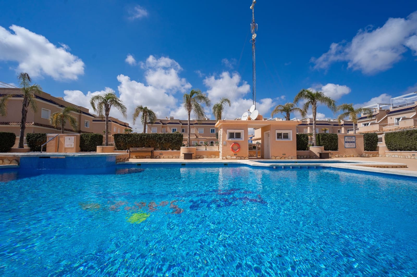 Casa de 3 habitaciones en Cabo Roig en venta con piscina - 325.000 € (Ref: 9749356)