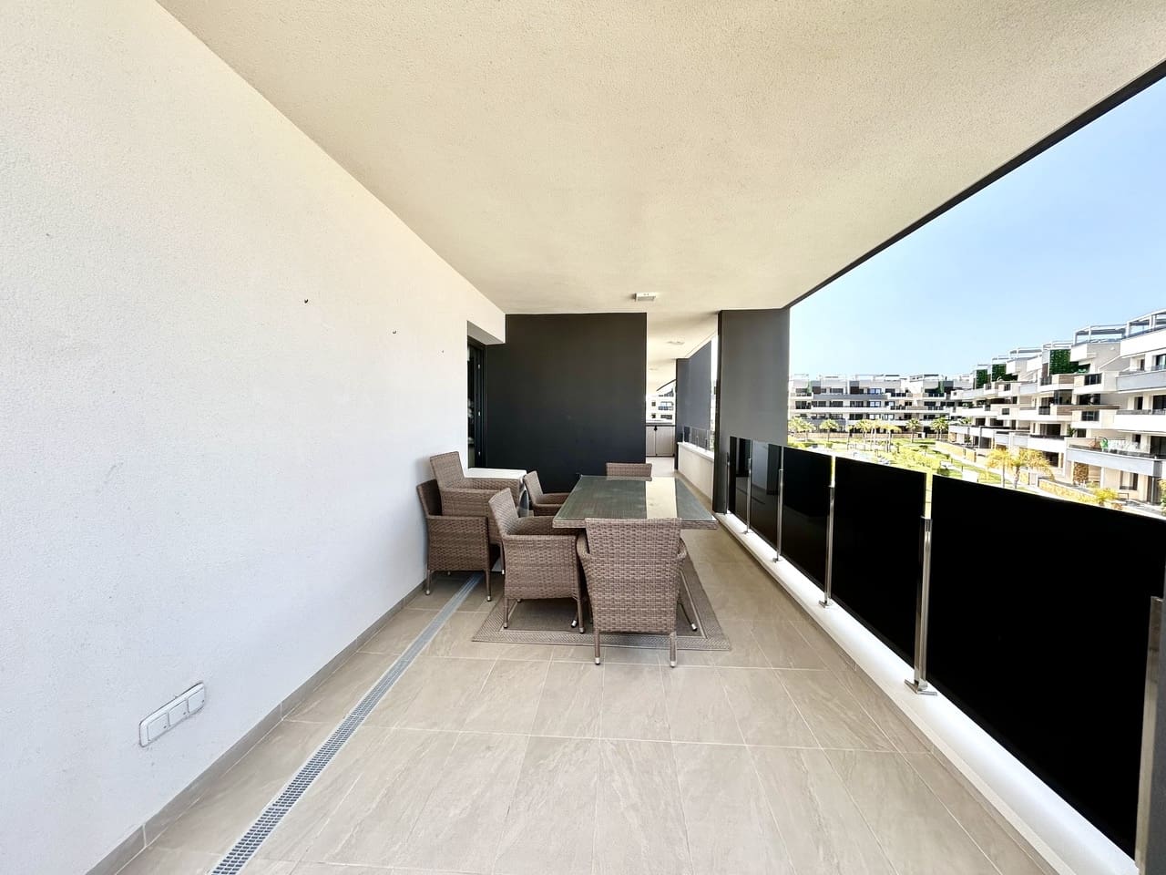 3 sypialnia Apartament na sprzedaż w Playa Flamenca z basenem garażem - 450 000 € (Ref: 9752543)