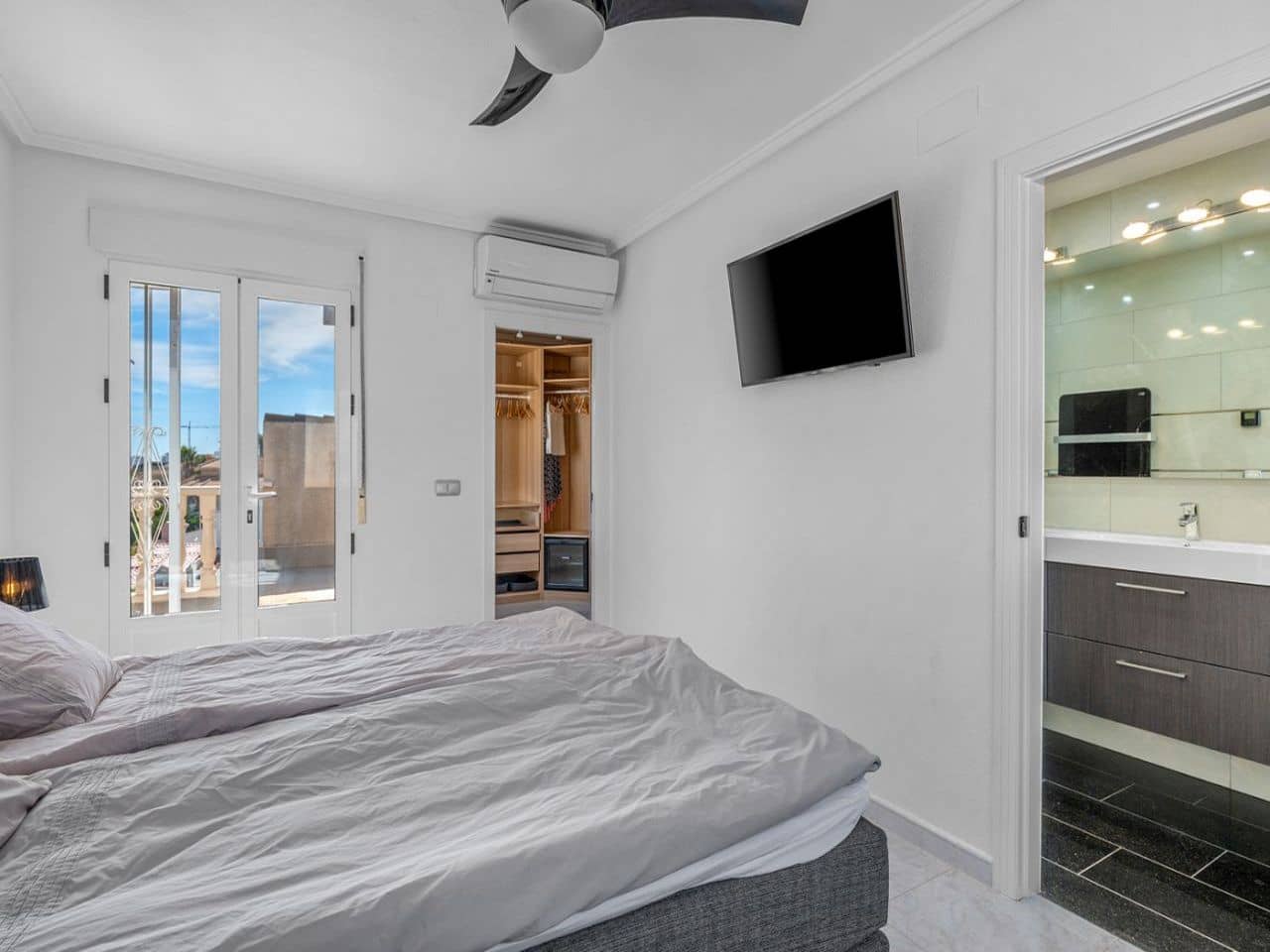 4 soveværelse Villa til salg i La Marquesa med swimmingpool garage - € 695.000 (Ref: 9761677)