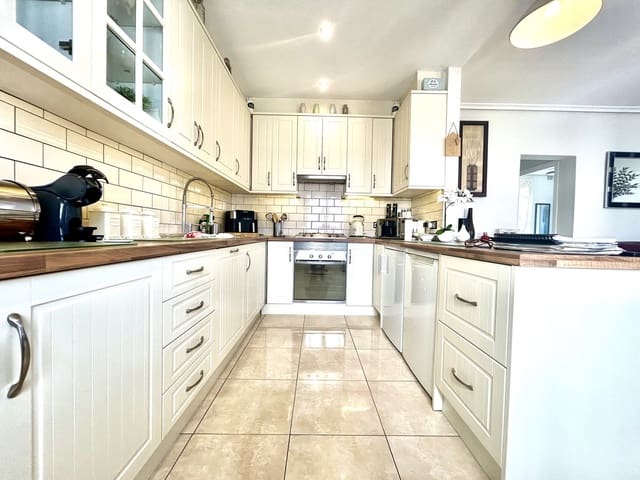 2 bedroom Villa for sale in Villamartin, Orihuela with pool - € 390,000 (Ref: 9763492)