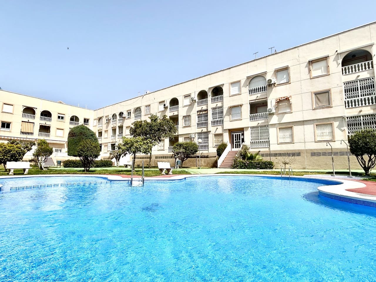 2 soveværelse Lejlighed til salg i Torrevieja med swimmingpool - € 133.900 (Ref: 9763499)