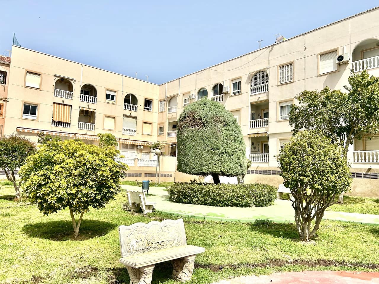 2 soveværelse Lejlighed til salg i Torrevieja med swimmingpool - € 133.900 (Ref: 9763499)