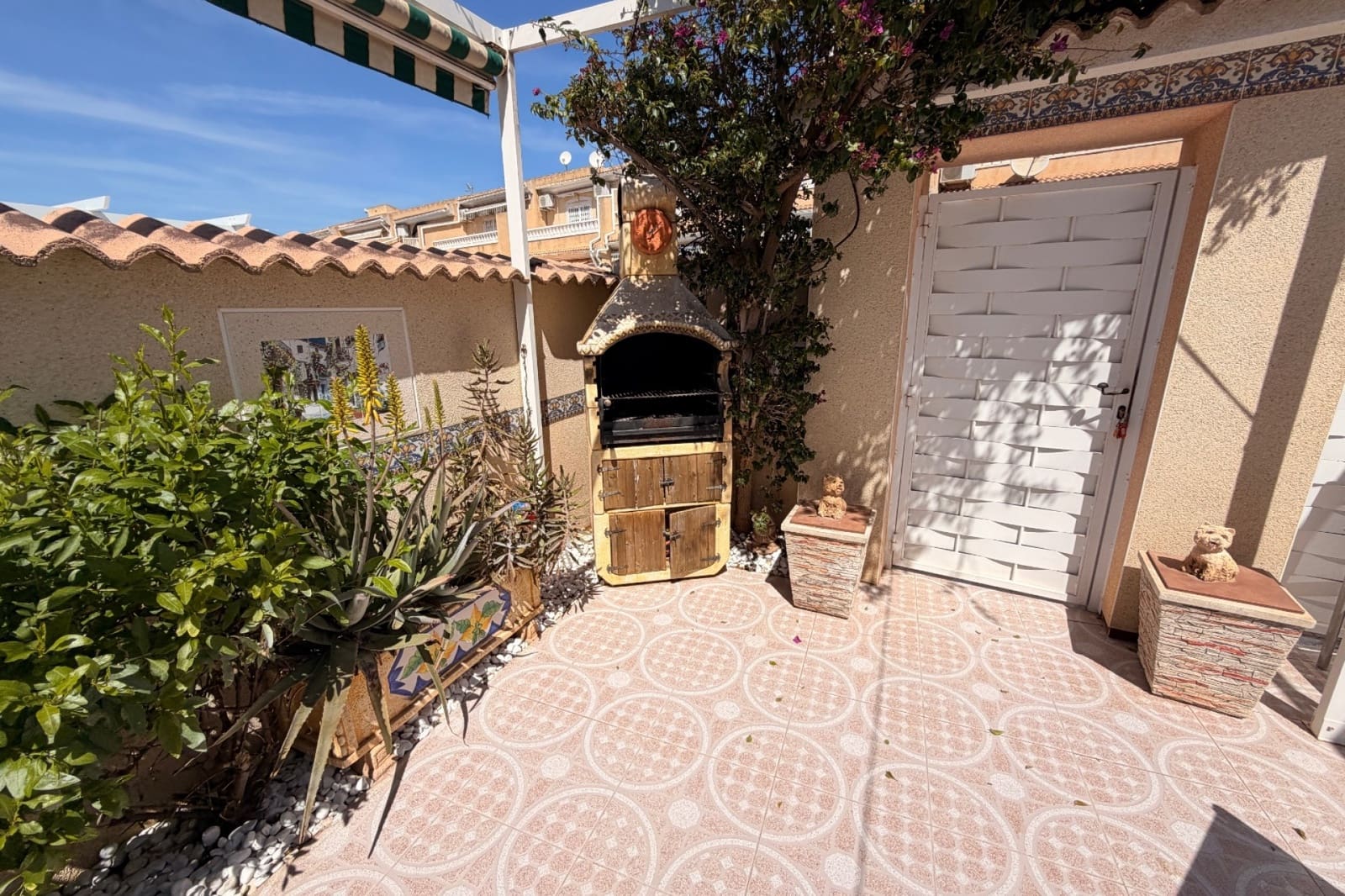 2 bedroom Bungalow for sale in Dona Pepa with pool - € 198,000 (Ref: 9775955)