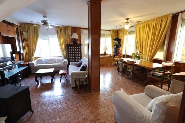 3 chambre Maison de Ville à vendre à El Chaparral - La Siesta - La Torreta, Torrevieja avec piscine garage - 205 000 € (Ref: 9790260)