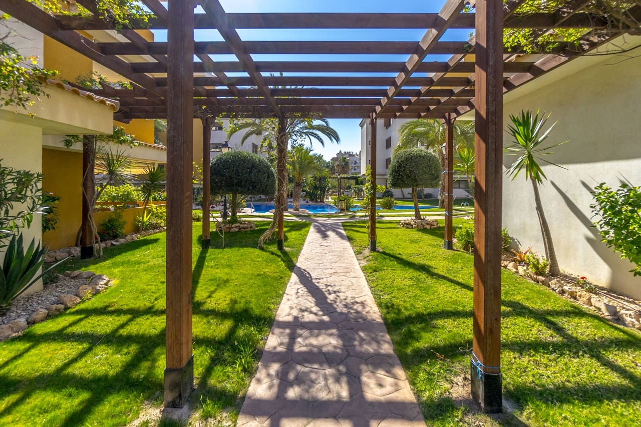 2 slaapkamer Appartement te koop in Punta Prima - € 345.000 (Ref: 9794306)