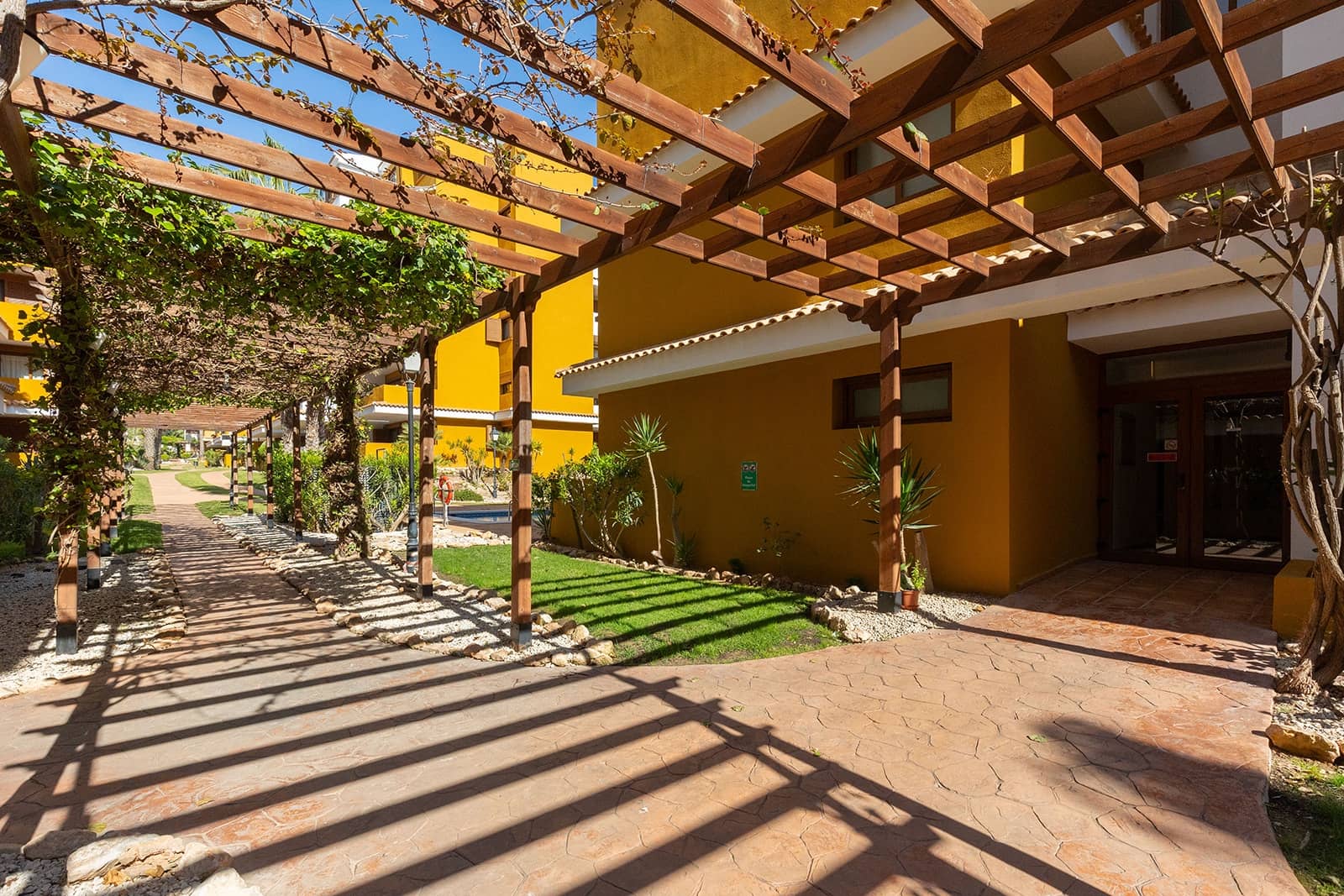 2 slaapkamer Appartement te koop in Punta Prima - € 345.000 (Ref: 9794306)