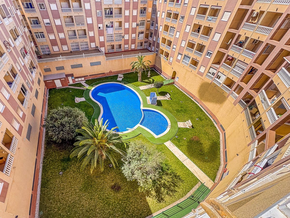 2 sypialnia Apartament na sprzedaż w Torrevieja z basenem garażem - 139 500 € (Ref: 9804087)