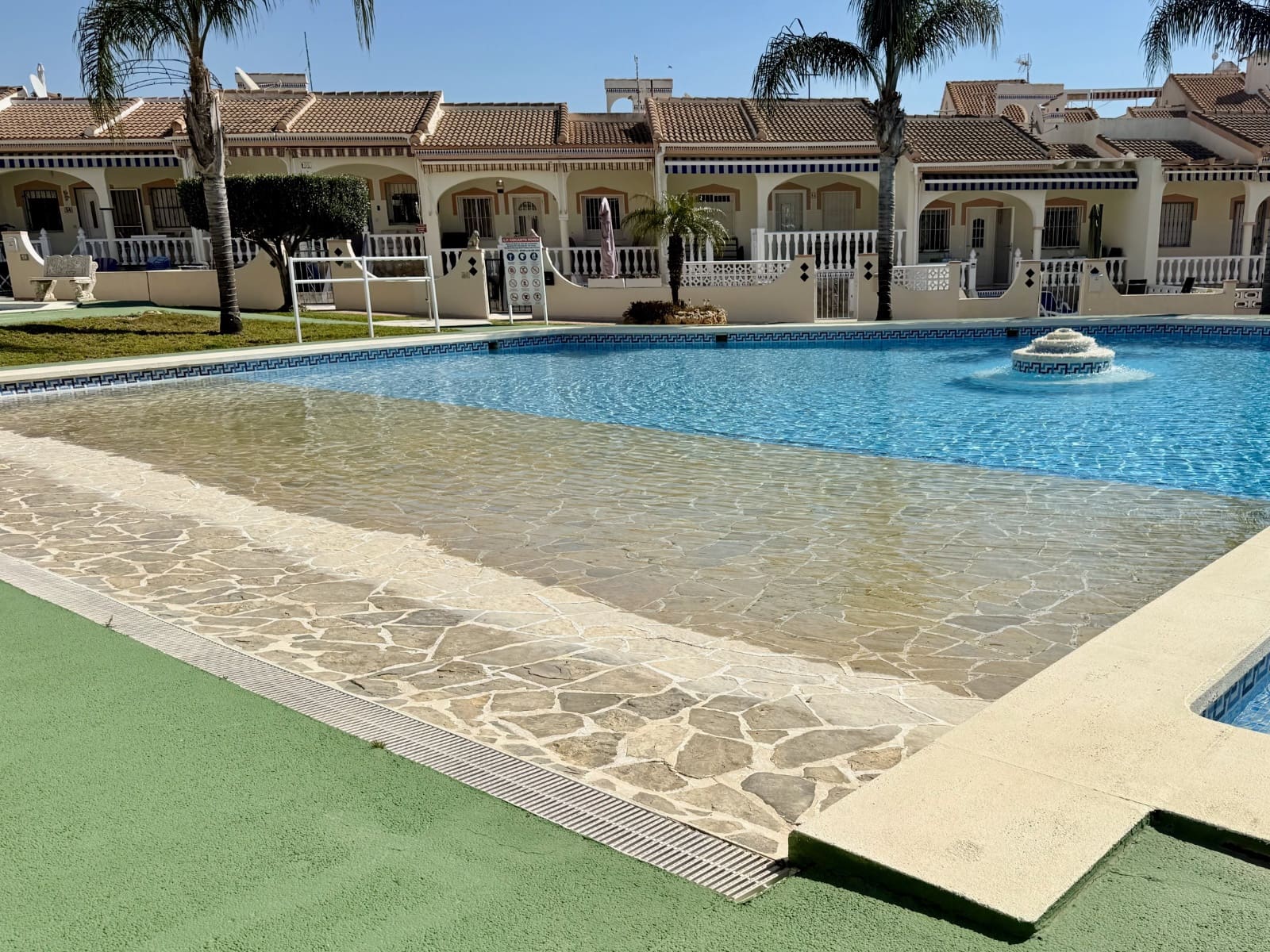 3 sovrum Semi-fristående Villa till salu i Dona Pepa med pool - 235 000 € (Ref: 9807020)