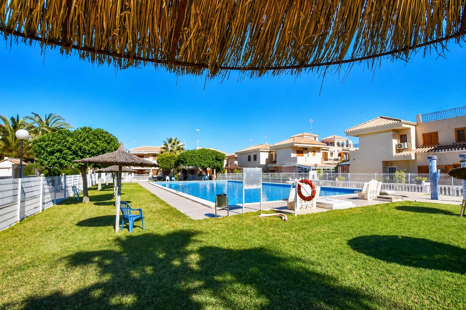 2 soveværelse Lejlighed til salg i Playa Flamenca med swimmingpool - € 184.998 (Ref: 9807802)