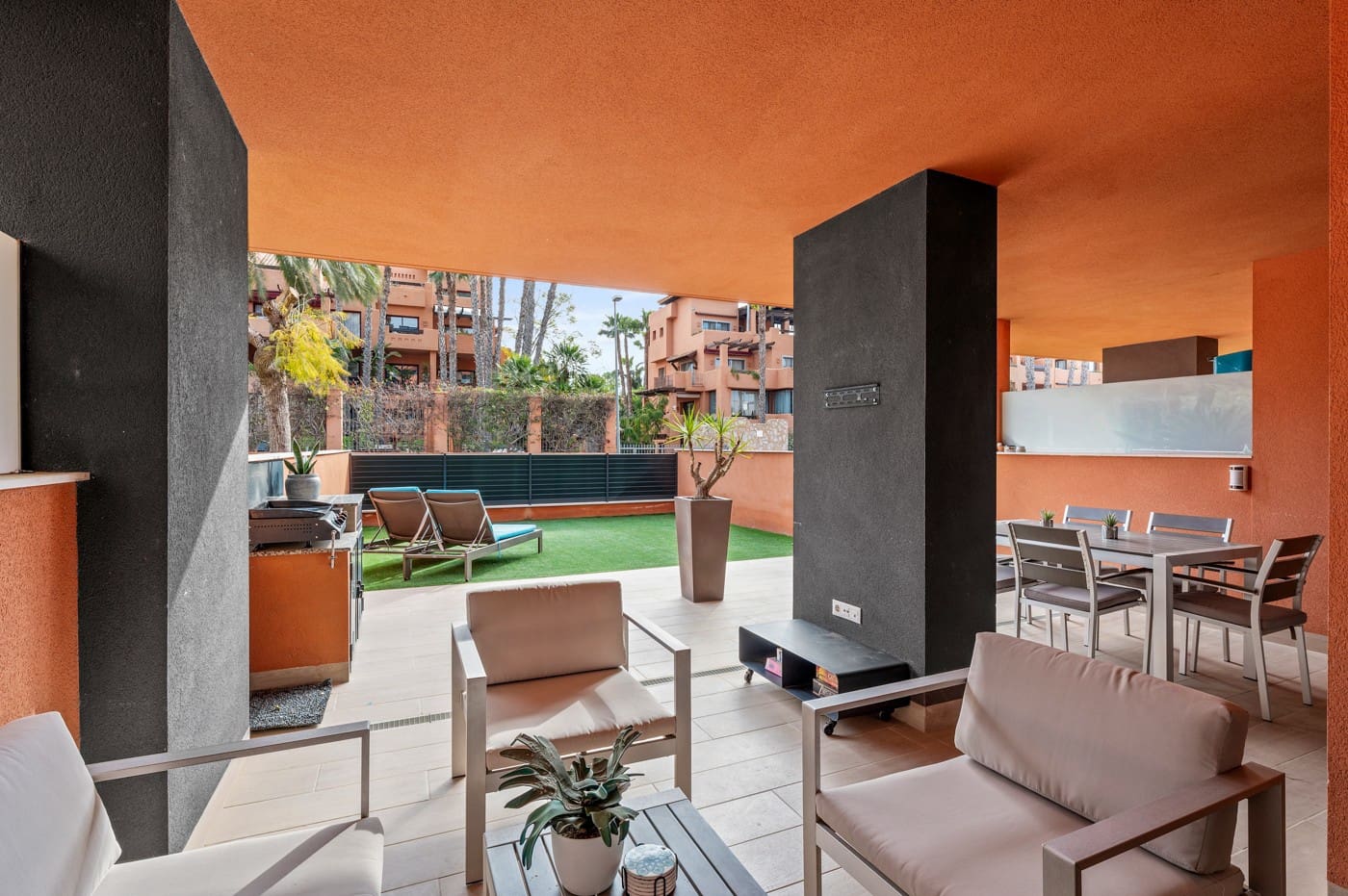 2 Zimmer Apartment zu verkaufen in Villamartin mit Pool Garage - 244.500 € (Ref: 9813676)