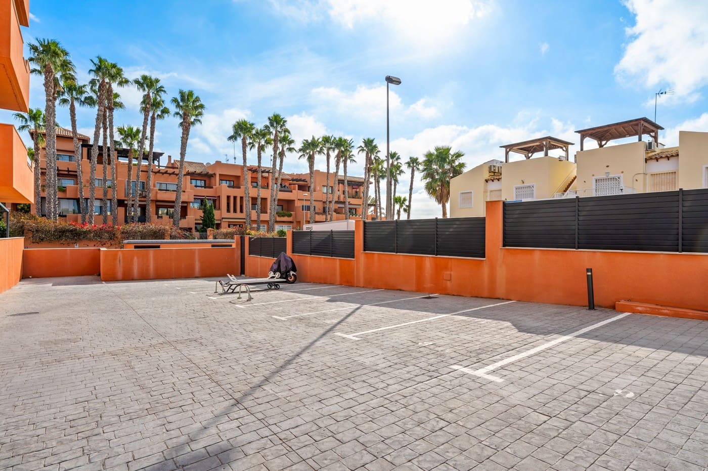2 Zimmer Apartment zu verkaufen in Villamartin mit Pool Garage - 244.500 € (Ref: 9813676)