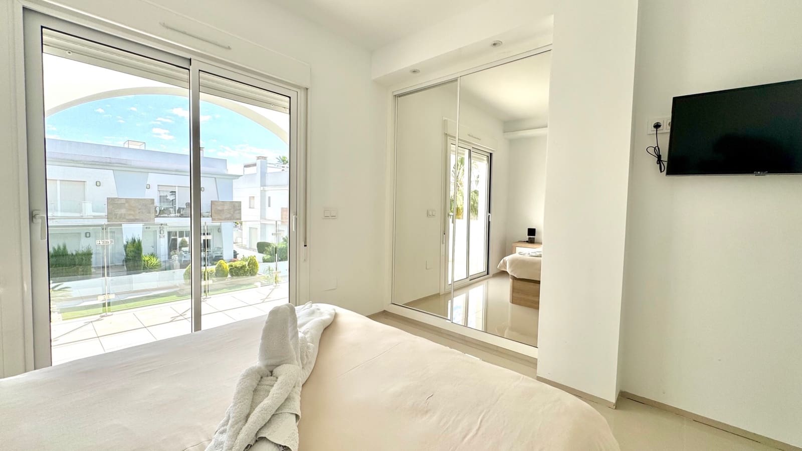 2 soverom Kjedet enebolig til salgs i Dona Pepa med svømmebasseng - € 299 950 (Ref: 9827404)
