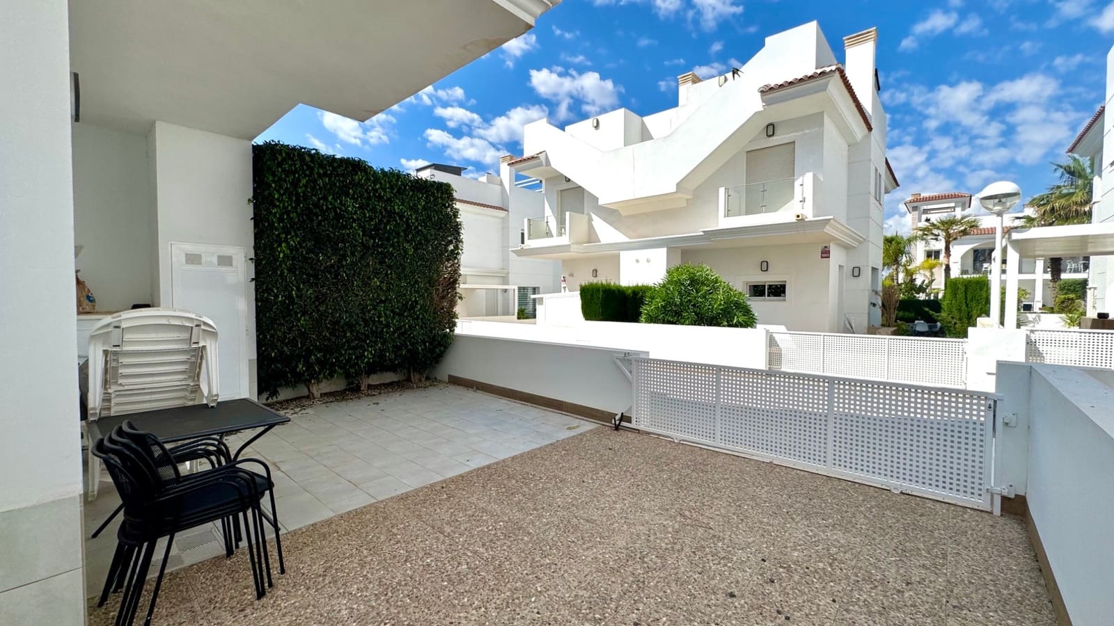 2 soverom Kjedet enebolig til salgs i Dona Pepa med svømmebasseng - € 299 950 (Ref: 9827404)