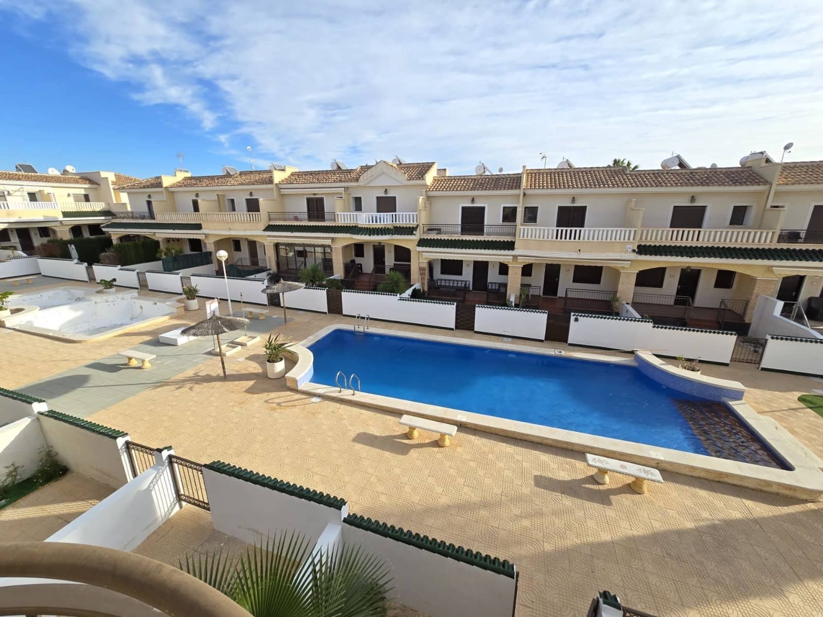 2 bedroom Townhouse for sale in Dona Pepa - € 185,000 (Ref: 9829779)