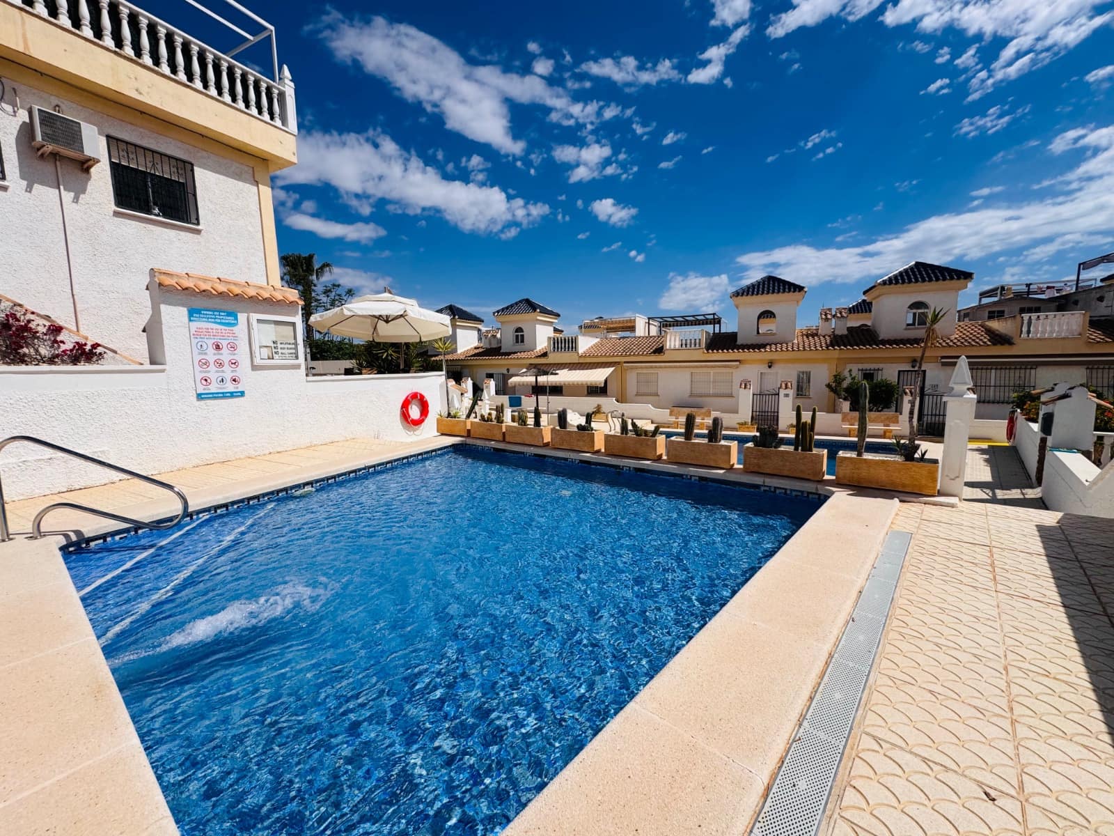 2 sovrum Semi-fristående Villa till salu i La Marquesa med pool - 225 000 € (Ref: 9834275)