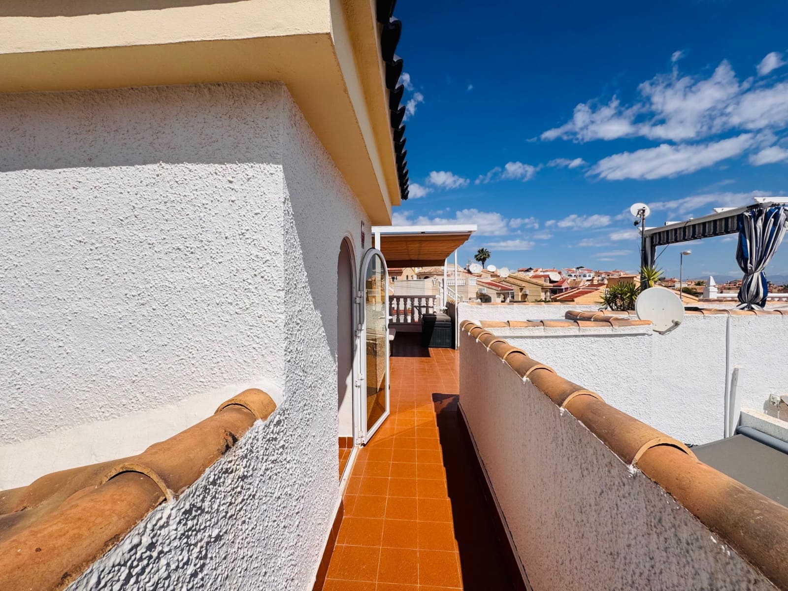 2 sovrum Semi-fristående Villa till salu i La Marquesa med pool - 225 000 € (Ref: 9834275)