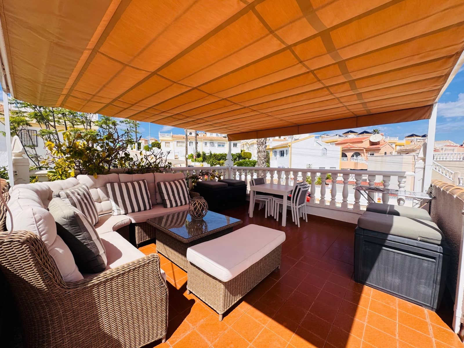 2 sovrum Semi-fristående Villa till salu i La Marquesa med pool - 225 000 € (Ref: 9834275)