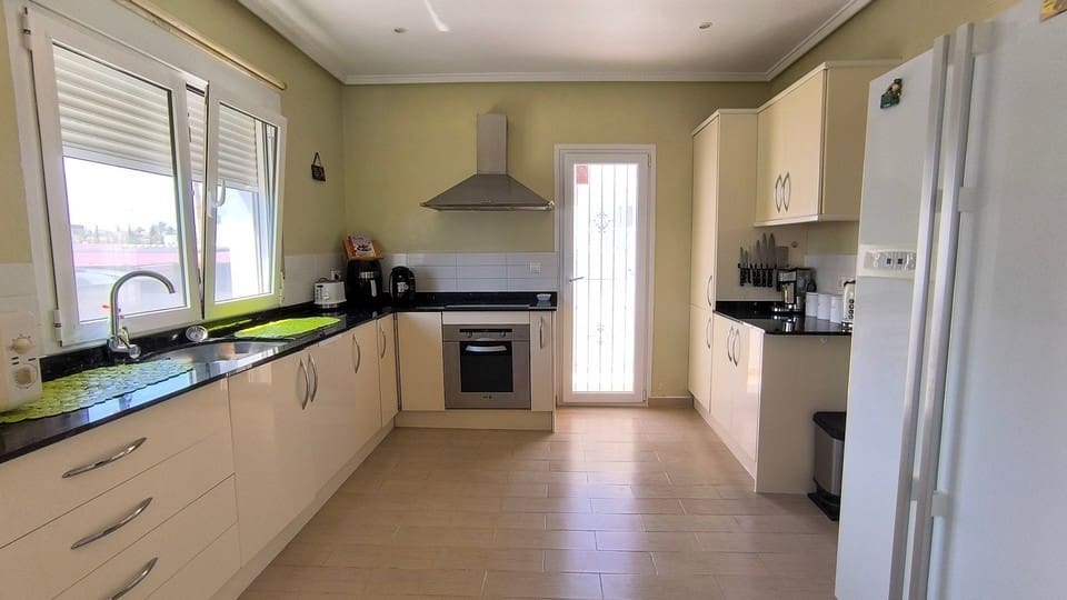 3 sypialnia Willa na sprzedaż w Dona Pepa z basenem - 450 000 € (Ref: 9846808)