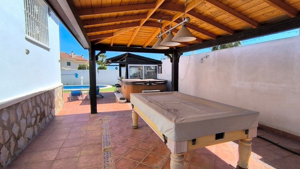 3 sypialnia Willa na sprzedaż w Dona Pepa z basenem - 450 000 € (Ref: 9846808)