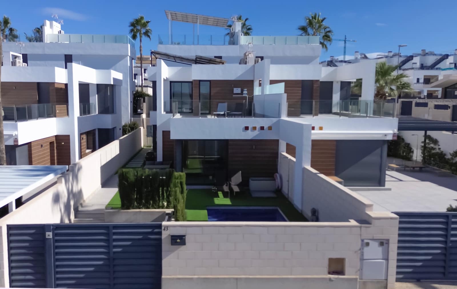 Pareado de 3 habitaciones en Benijófar en venta con piscina - 470.000 € (Ref: 9850397)