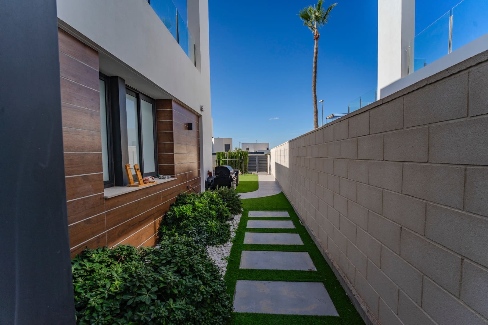 Pareado de 3 habitaciones en Benijófar en venta con piscina - 470.000 € (Ref: 9850397)