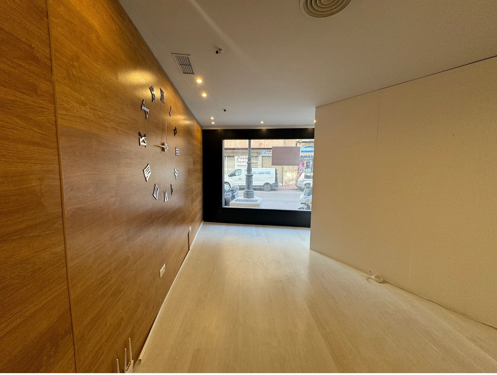 Commercial for sale in Guardamar del Segura - € 222,200 (Ref: 9850402)
