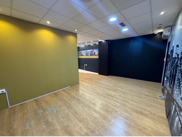 Commercial for sale in Zona Pueblo, Guardamar del Segura - € 222,200 (Ref: 9850402)