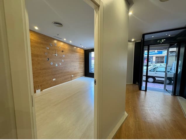 Commercial for sale in Zona Pueblo, Guardamar del Segura - € 222,200 (Ref: 9850402)