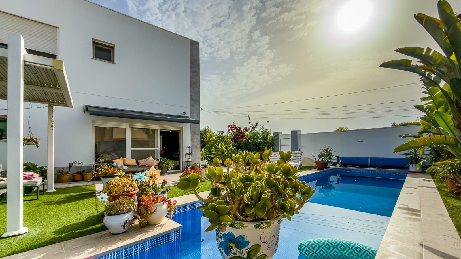 2 bedroom Villa for sale in Torrevieja with pool - € 465,000 (Ref: 9878156)