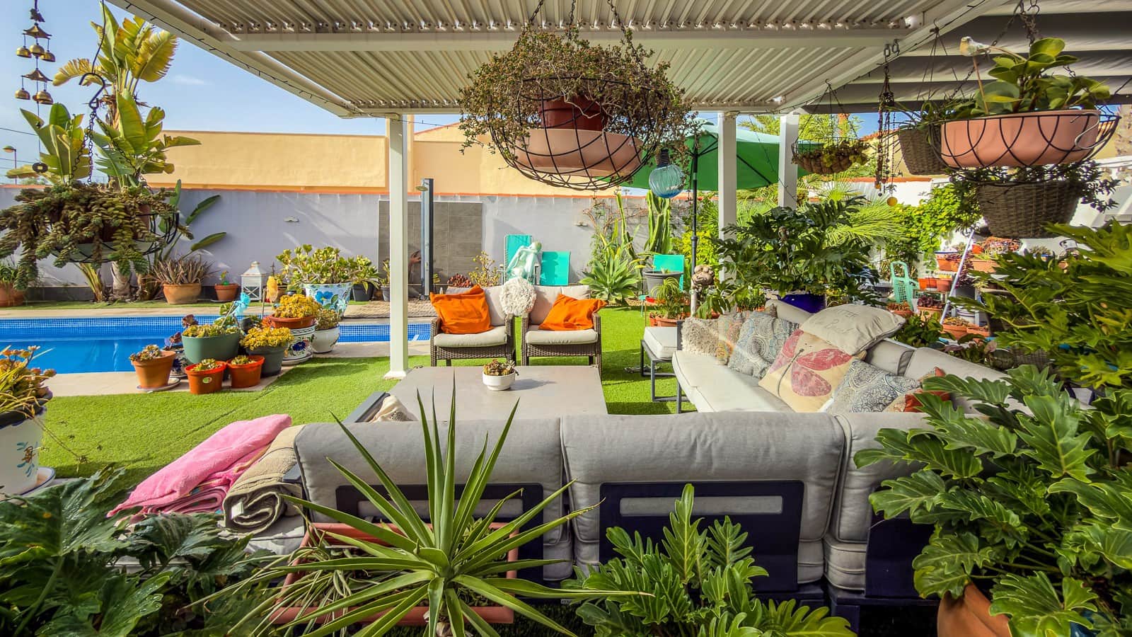 2 bedroom Villa for sale in Torrevieja with pool - € 465,000 (Ref: 9878156)