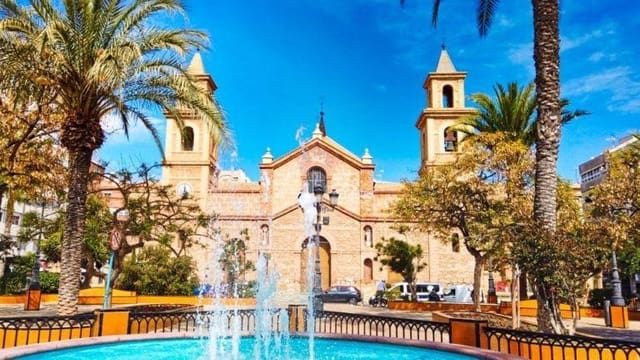 1 soveværelse Lejlighed til salg i Playa de los Locos, Torrevieja med swimmingpool - € 399.000 (Ref: 9887884)