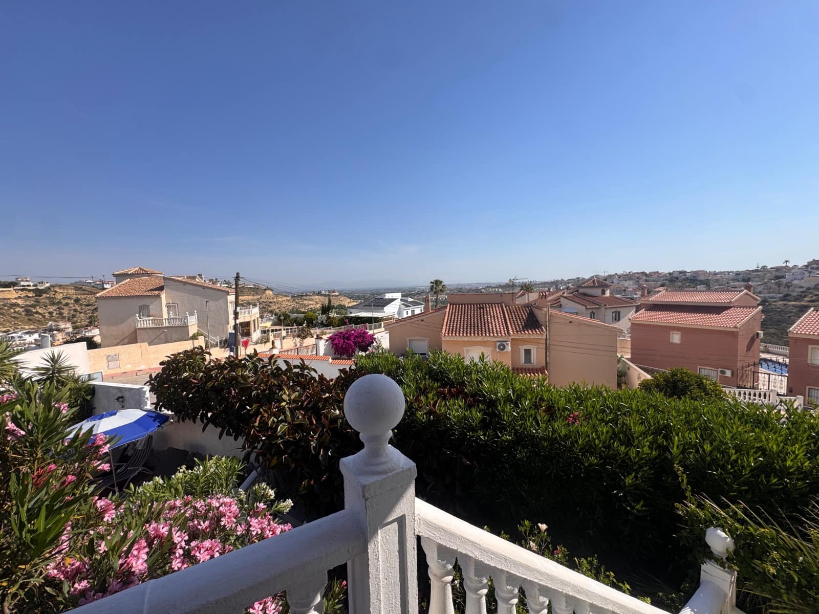 4 Zimmer Villa zu verkaufen in La Marquesa mit Pool Garage - 319.950 € (Ref: 9890686)