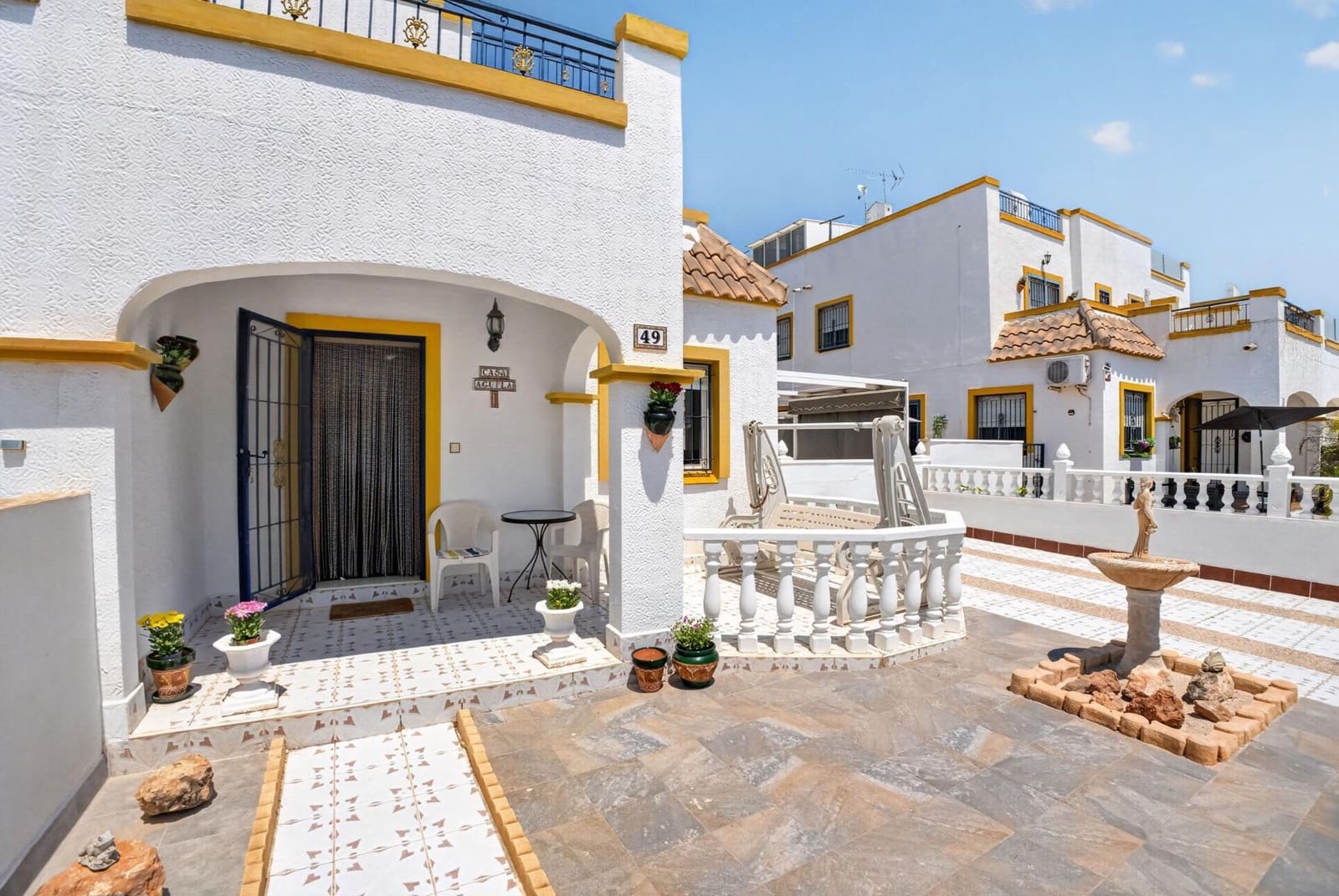 3 soveværelse Byhus til salg i Torrevieja med swimmingpool - € 195.000 (Ref: 9891842)