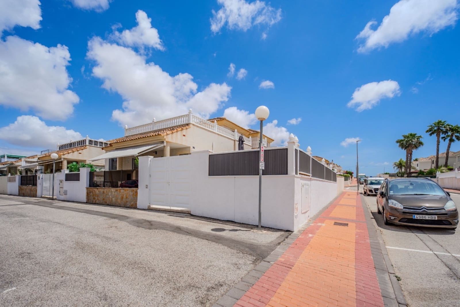 Chalet de 3 habitaciones en Ciudad Quesada en venta con piscina - 299.000 € (Ref: 9902019)
