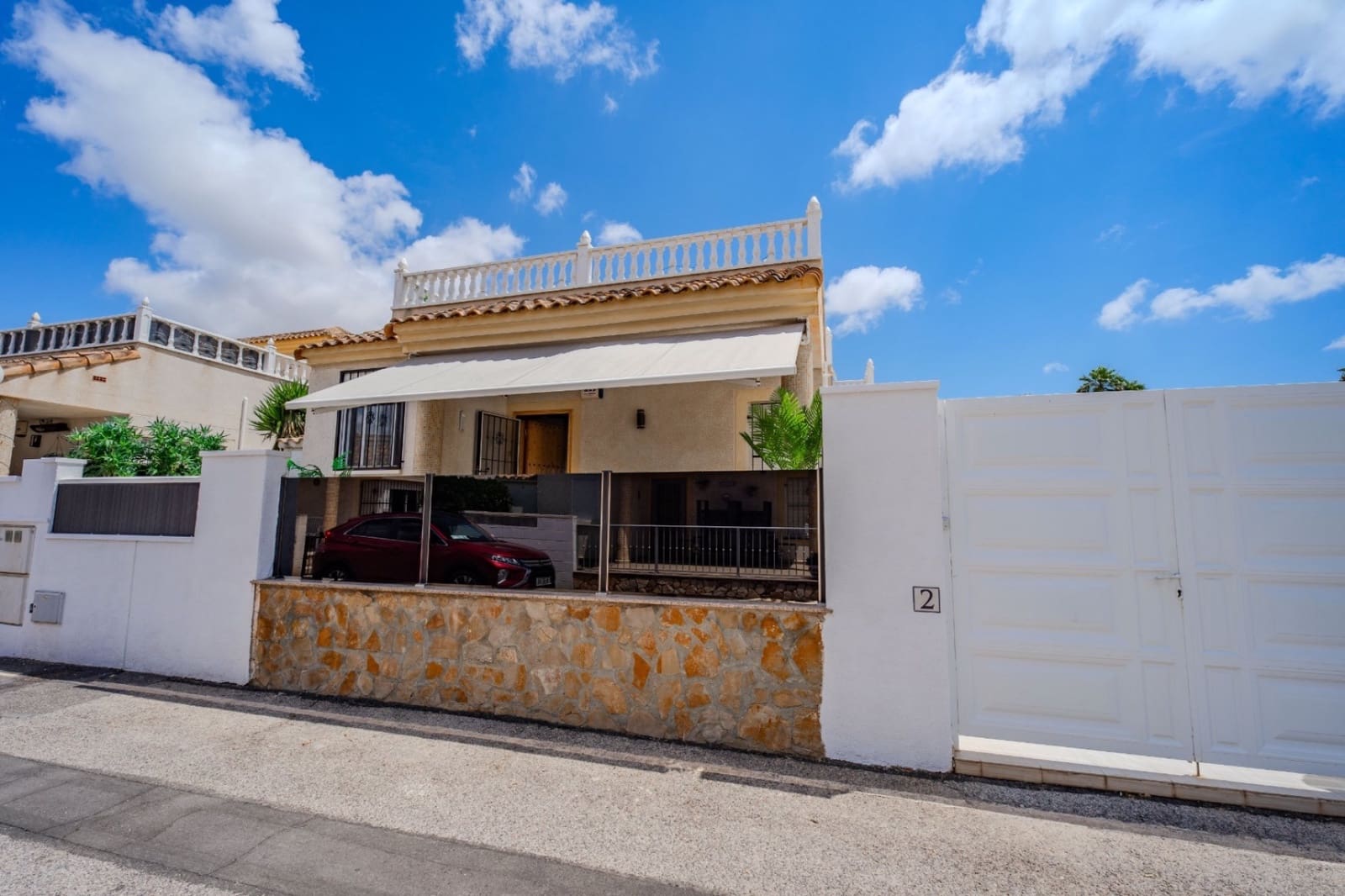 Chalet de 3 habitaciones en Ciudad Quesada en venta con piscina - 299.000 € (Ref: 9902019)