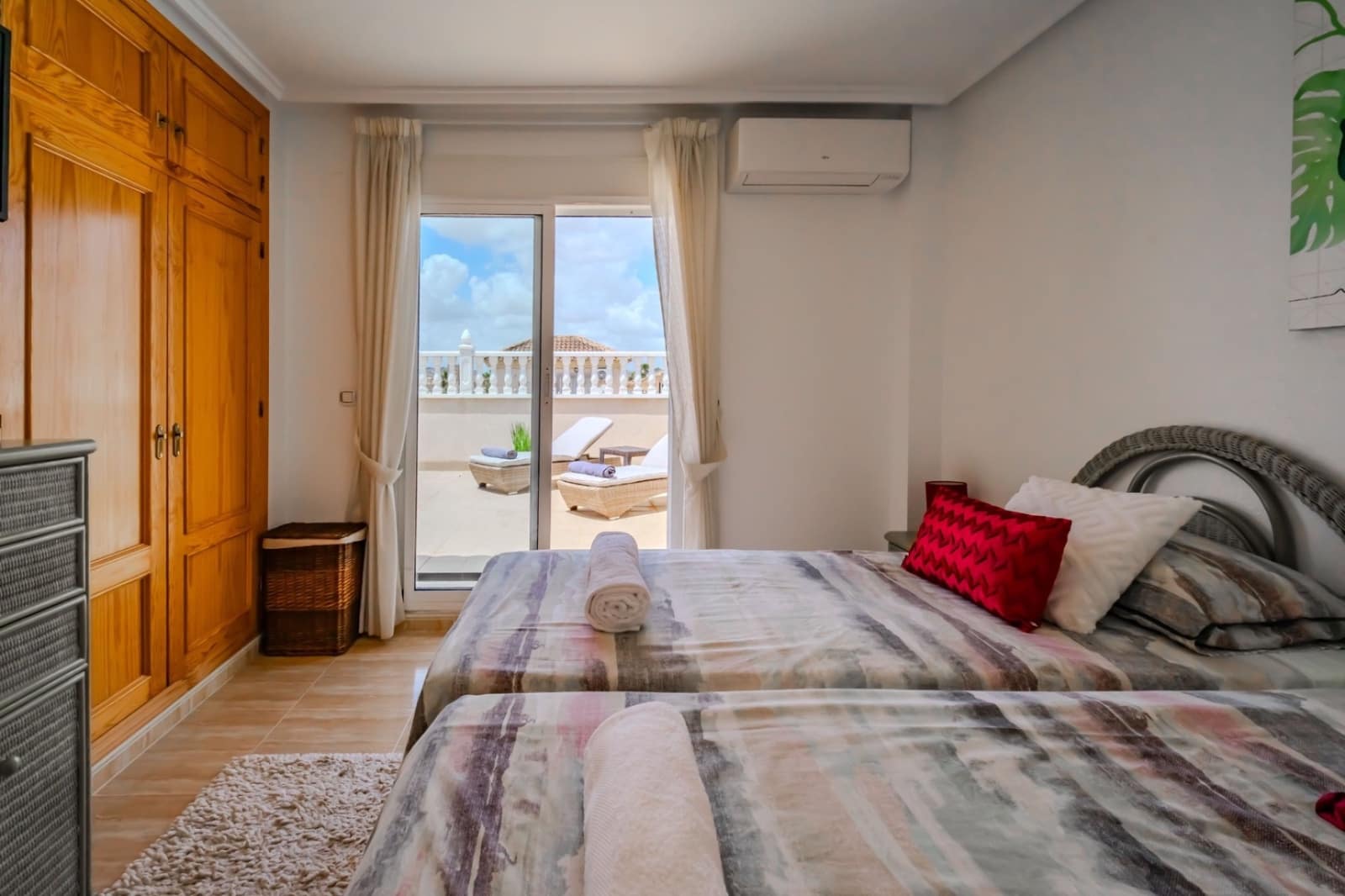 Chalet de 3 habitaciones en Ciudad Quesada en venta con piscina - 299.000 € (Ref: 9902019)