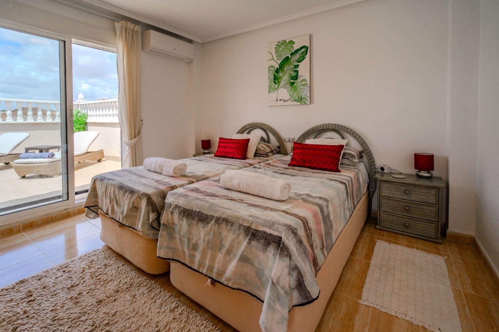 Chalet de 3 habitaciones en Ciudad Quesada en venta con piscina - 299.000 € (Ref: 9902019)