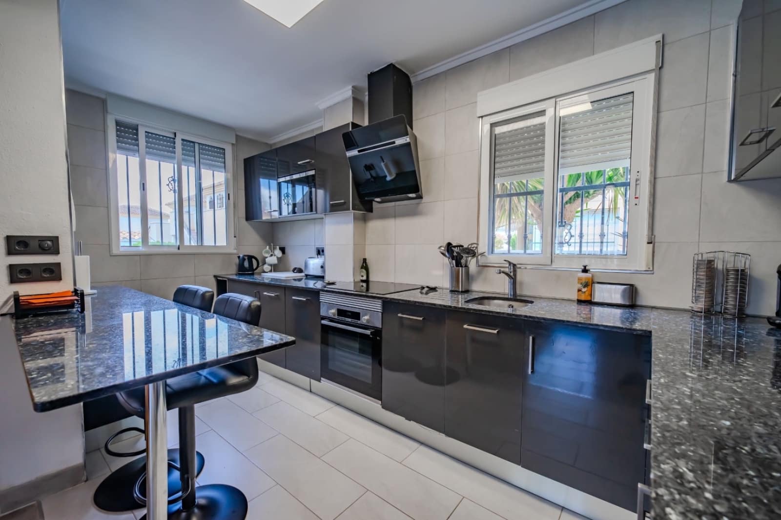 Chalet de 3 habitaciones en Ciudad Quesada en venta con piscina - 299.000 € (Ref: 9902019)