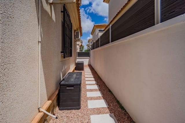 Chalet de 3 habitaciones en Ciudad Quesada, Rojales en venta con piscina - 299.000 € (Ref: 9902019)