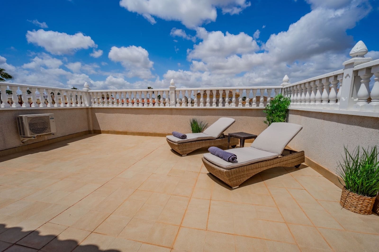 Chalet de 3 habitaciones en Ciudad Quesada en venta con piscina - 299.000 € (Ref: 9902019)