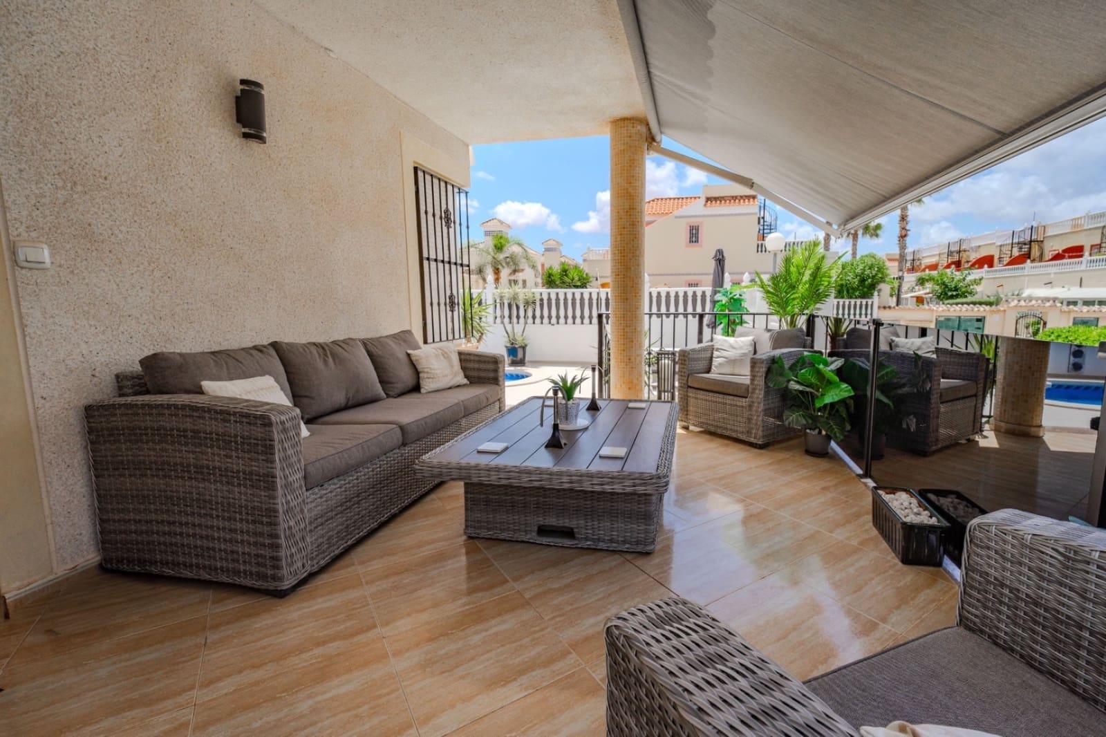 Chalet de 3 habitaciones en Ciudad Quesada en venta con piscina - 299.000 € (Ref: 9902019)