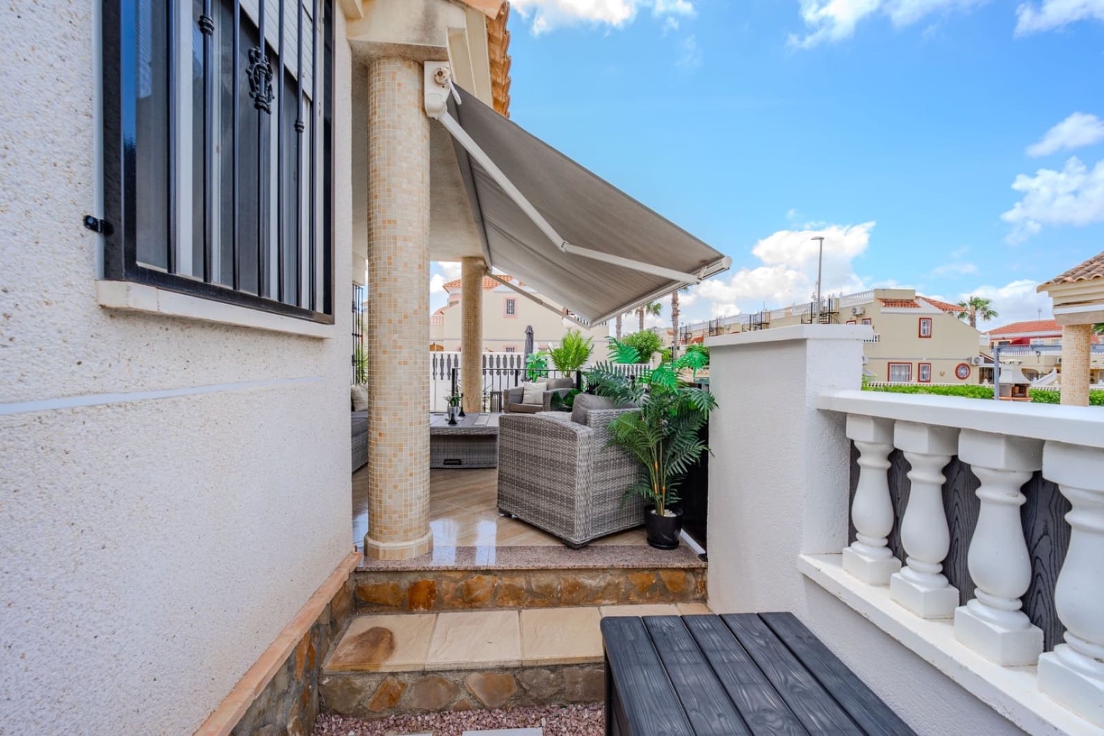 Chalet de 3 habitaciones en Ciudad Quesada en venta con piscina - 299.000 € (Ref: 9902019)