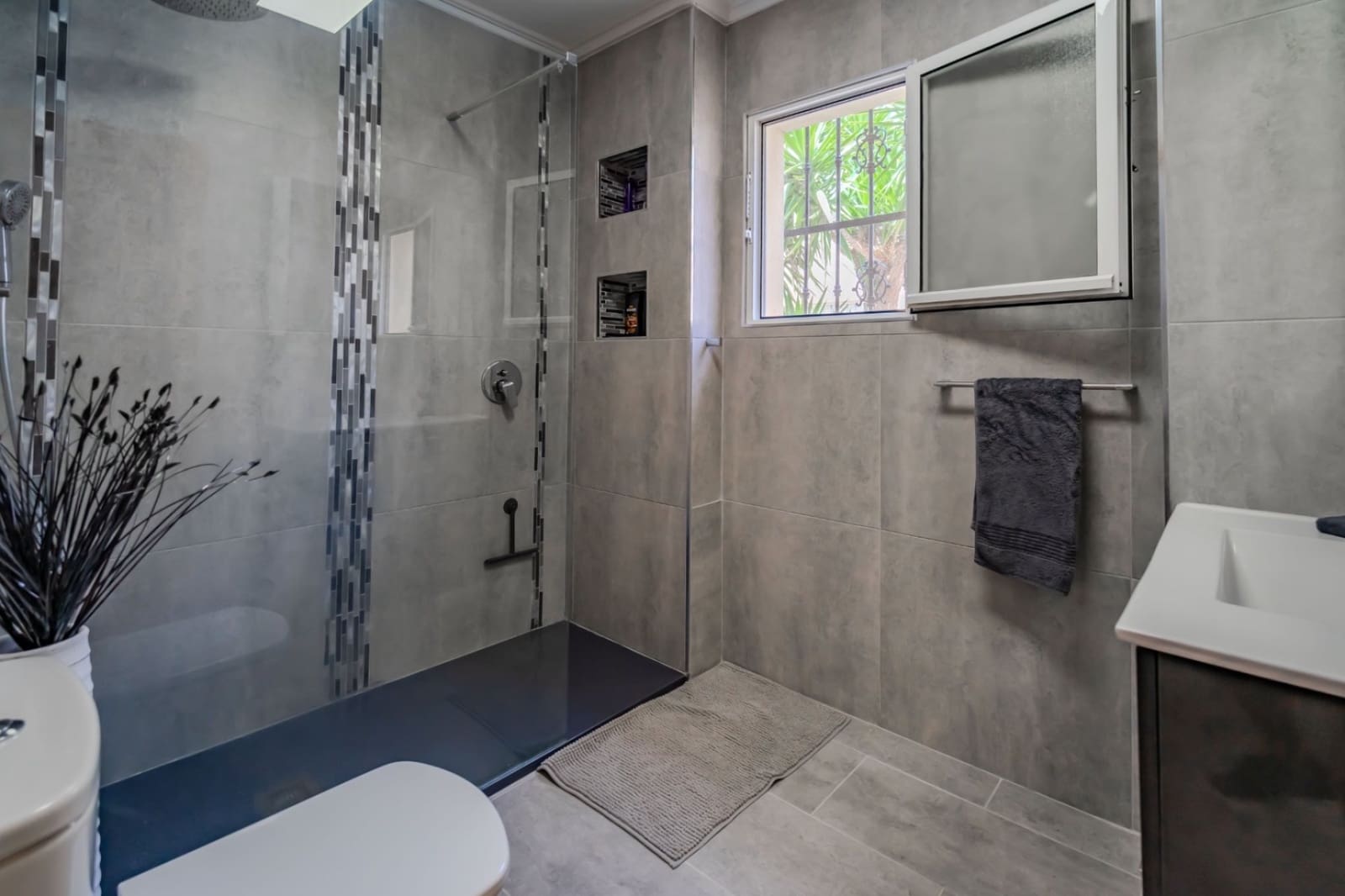 Chalet de 3 habitaciones en Ciudad Quesada en venta con piscina - 299.000 € (Ref: 9902019)