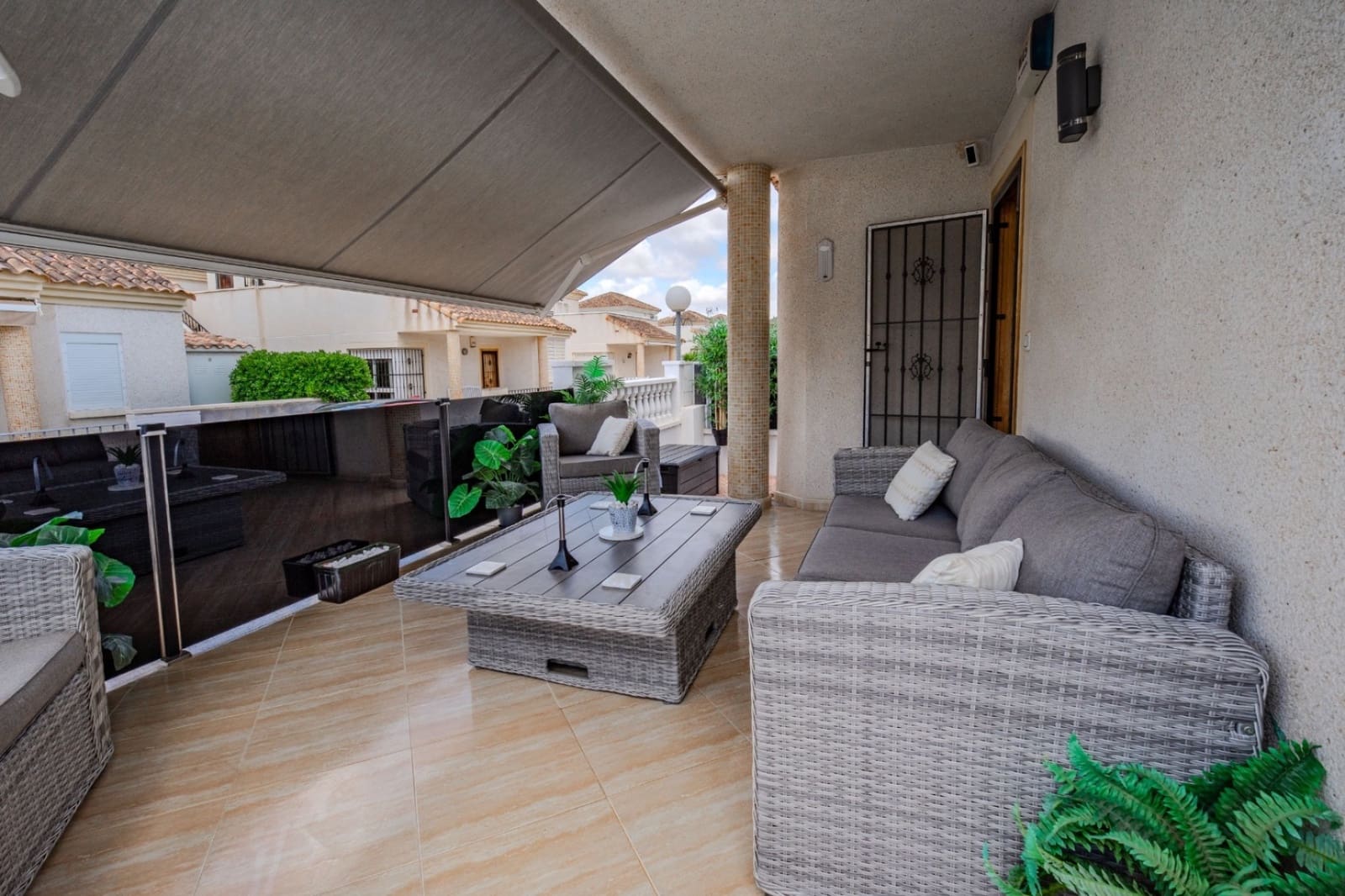 Chalet de 3 habitaciones en Ciudad Quesada en venta con piscina - 299.000 € (Ref: 9902019)