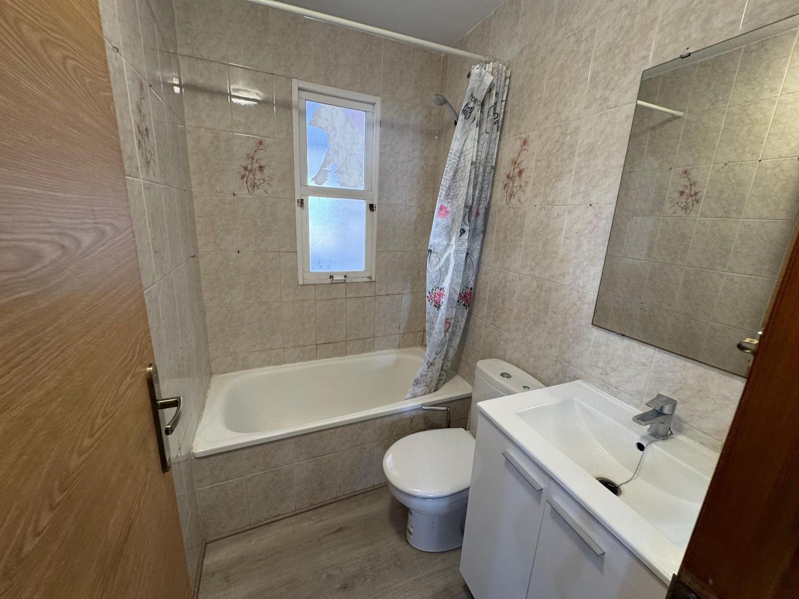 Apartment for sale in Torrevieja with pool - € 99,500 (Ref: 9906938)