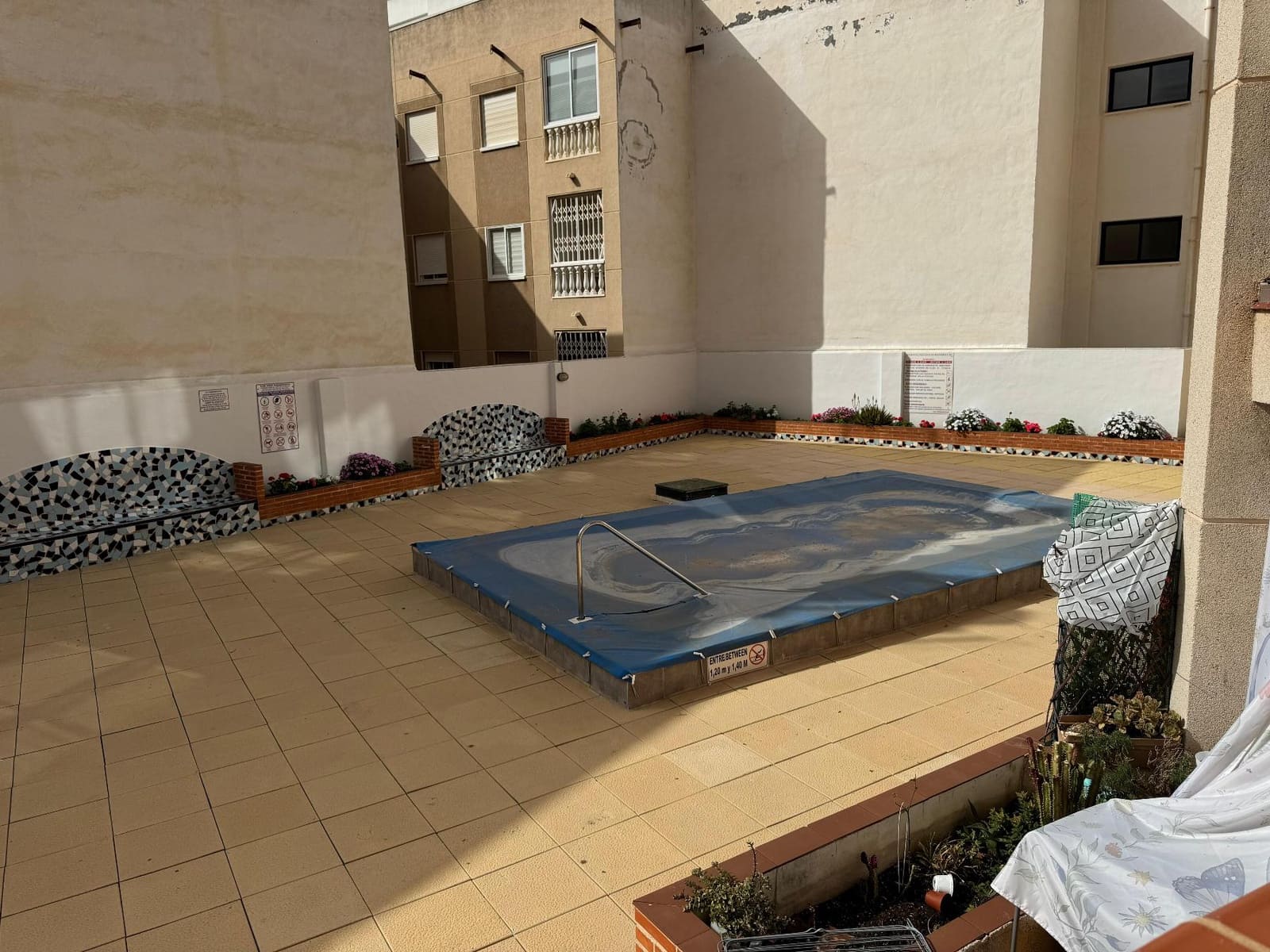 Apartment for sale in Torrevieja with pool - € 99,500 (Ref: 9906938)
