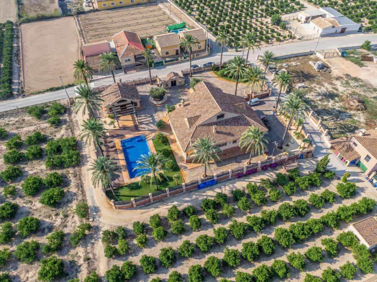 Chalet de 4 habitaciones en Molins en venta con piscina garaje - 1.799.990 € (Ref: 9928719)