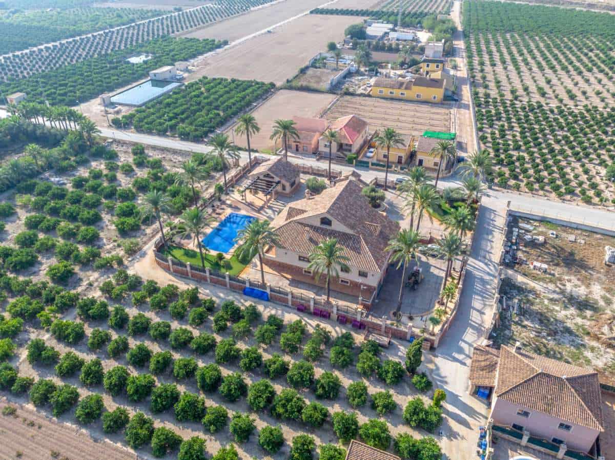 Chalet de 4 habitaciones en Molins en venta con piscina garaje - 1.799.990 € (Ref: 9928719)