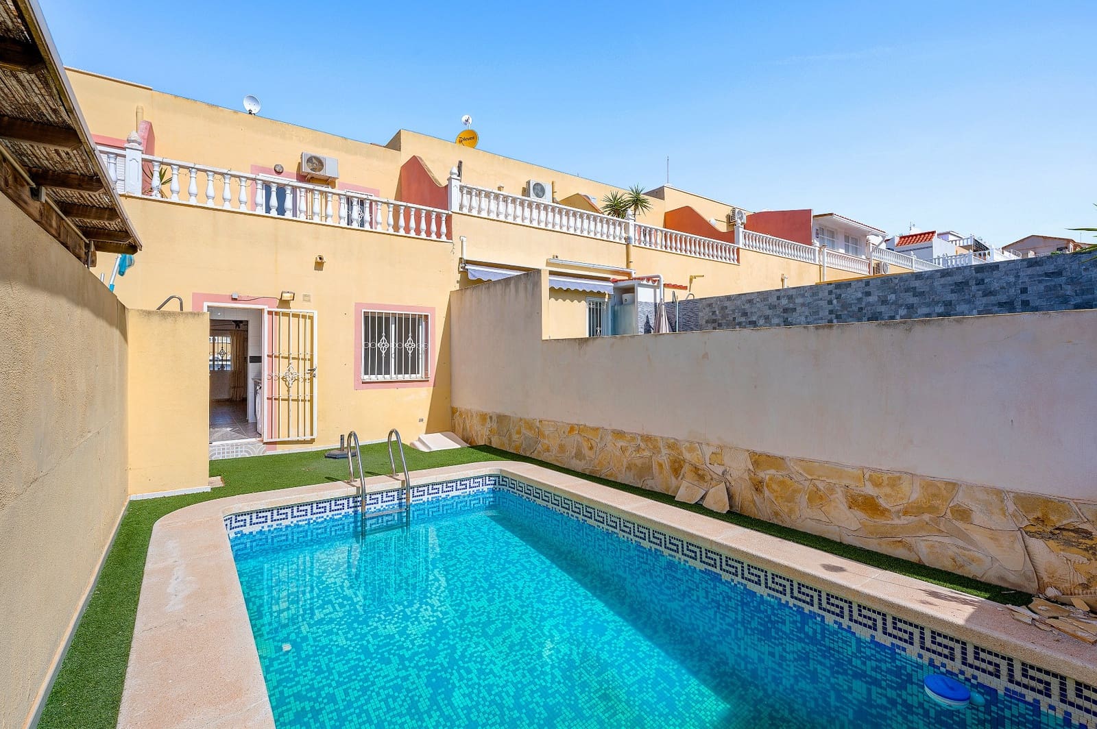 3 quarto Casa em Banda para venda em Filipinas com piscina - 189 000 € (Ref: 9933693)