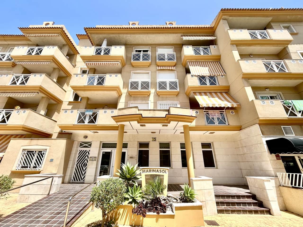 2 Zimmer Apartment zu verkaufen in Cabo Roig mit Pool Garage - 230.000 € (Ref: 9935500)